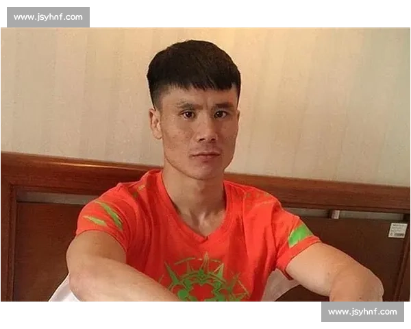 邱建良昨晚比赛精彩回顾 持续高水平表现引发拳迷热议